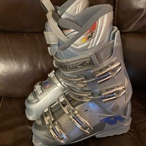 Women’s Nordica ski boots women’s size 24.0-24.5